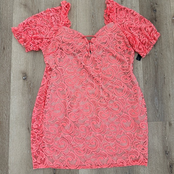 VENUS Dresses & Skirts - Venus coral peach lined lace body con dress 2X